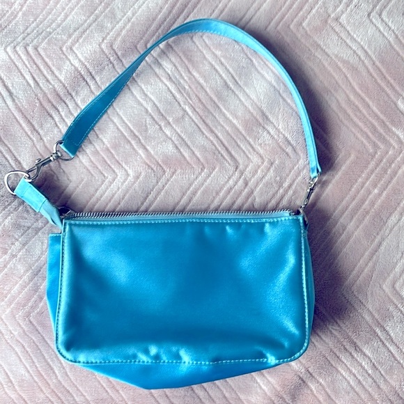 Roxy two toned satin bag, baby blue, navy blue inside - Picture 4 of 7